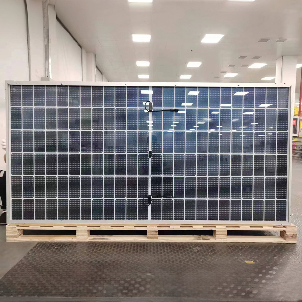 Renesola Bifacial Double Sided 550W Front and 115W Back Half Cut Monocrystalline